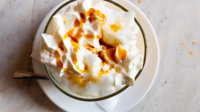 Hélène Darroze partage la délicieuse recette d’île flottante de sa grand-mère !