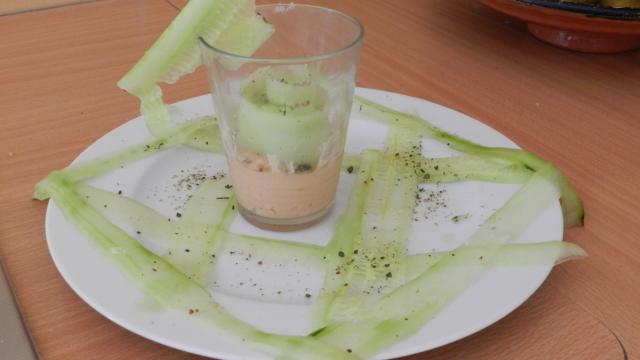 Verrines mousse de jambon et lamelles de concombre