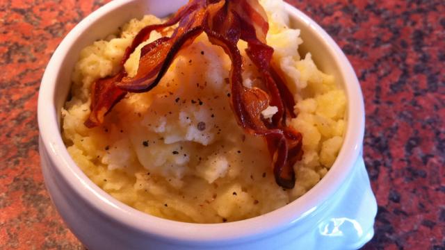 Pressé de pommes de terre au fromage et ses chips de pancetta