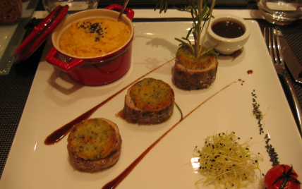 Veau en croûte de brebis sésame romarin et polenta crémeuse