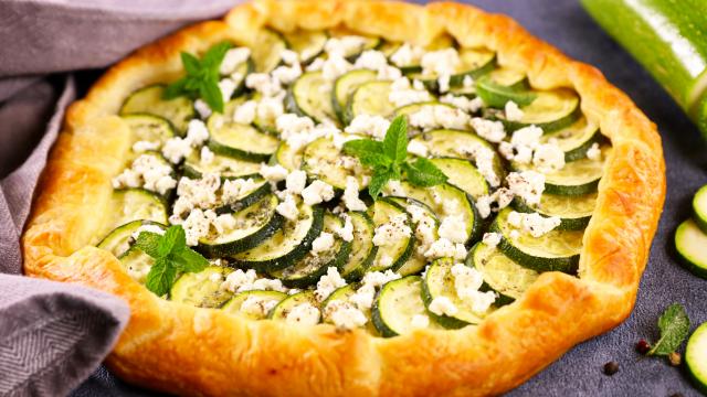 Une diététicienne partage sa recette de tarte tatin de courgette au miel et au chèvre, à tester d’urgence !