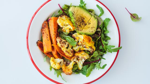 "Faire des salades avec des légumes de saison, c’est aussi possible en hiver" : une nutritionniste partage sa délicieuse recette !