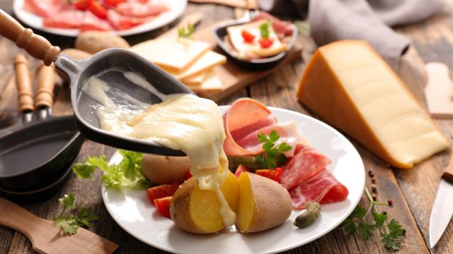 Pizza, omelette, pancakes... 8 idées originales pour cuisiner avec son appareil à raclette