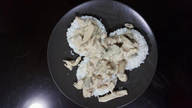 Poulet à la crème et aux champignons