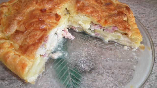 Tourte aux pommes de terre, chou fleur et lardons