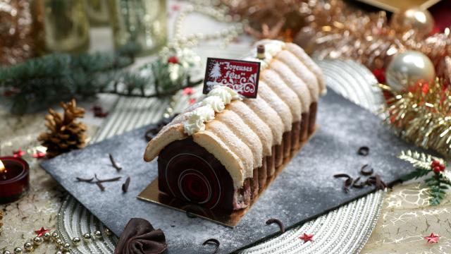 Une bûche maison pour Noël en quelques minutes, c’est possible avec cette recette improbable !