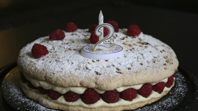 Gâteau d'anniversaire aux framboises