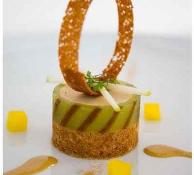 Mousse de foie gras en gelée de pommes vertes et pain de cannelle