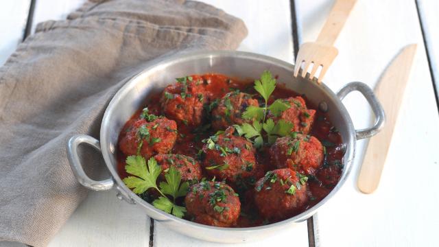 Boulettes d’agneau épicées, sauce tomate et coriandre