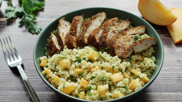 Salade de boulgour au poulet, Kaki Ribera del Xùquer AOP et aux herbes