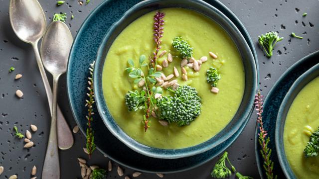 Soupe de légumes détox : grâce à son ingrédient secret, cette préparation soulagera votre foie à coup sûr !