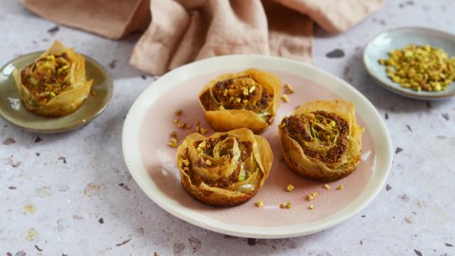 Les roses filo à la crème de pistaches