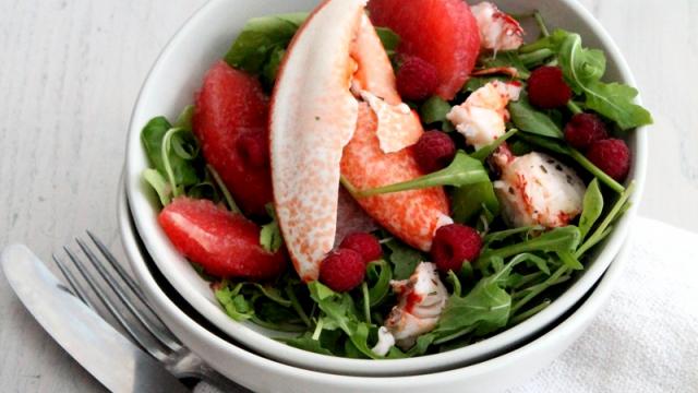 Salade de homard au pamplemousse et framboises