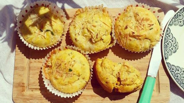 Muffins salés au roquefort, olives vertes & noix