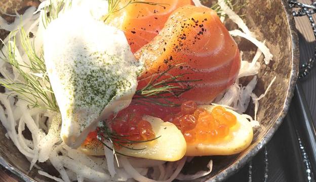 Saumon frais mariné, rattes, radis noir et chantilly verte