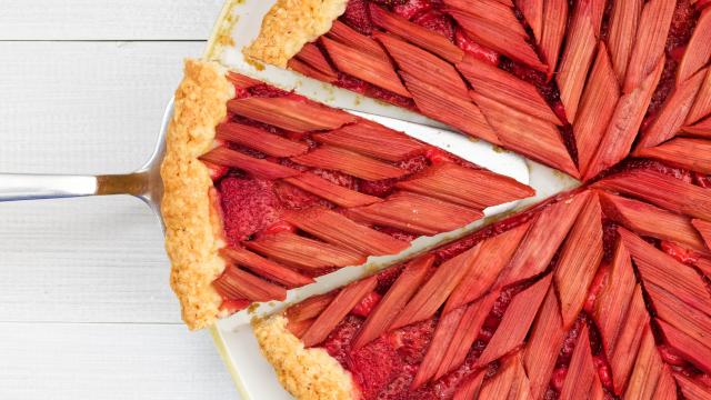 “L’acidité en bouche, un régal ! ” : la meilleure recette de tarte à la rhubarbe notée 4.9/5 par nos lecteurs