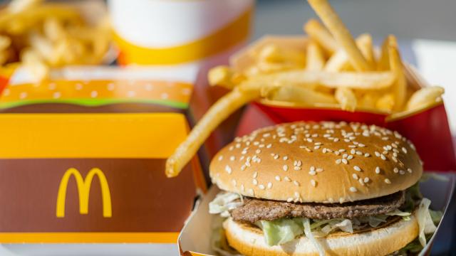 “On craignait un peu la réaction de certaines tantes et oncles” : ce couple français a choisi McDonald’s pour son repas de mariage, il raconte !