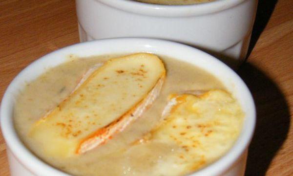 Velouté de poireaux et de pommes de terre au Saint-Nectaire