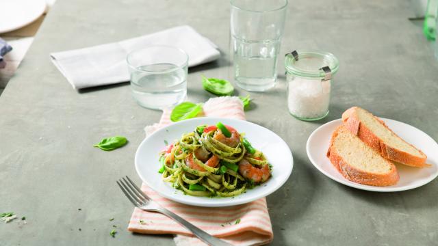 Linguine au pesto genovese, crevettes et haricots verts