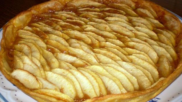 Tartes aux pommes avec compote de poire au caramel