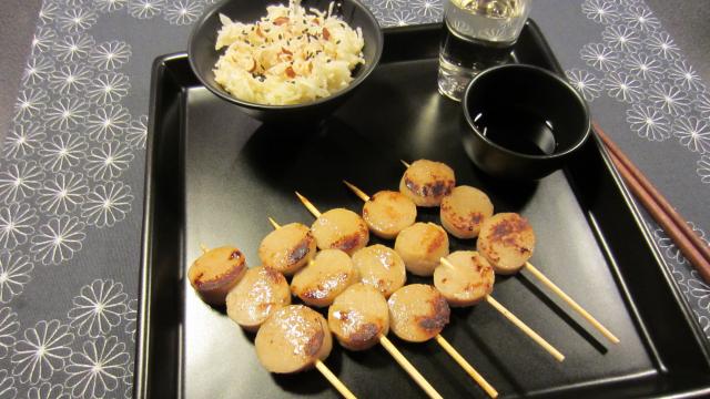 Yakitoris de boudin de Rethel caramélisé à la moutarde de Reims et salade crue de navets boulette de Bussy