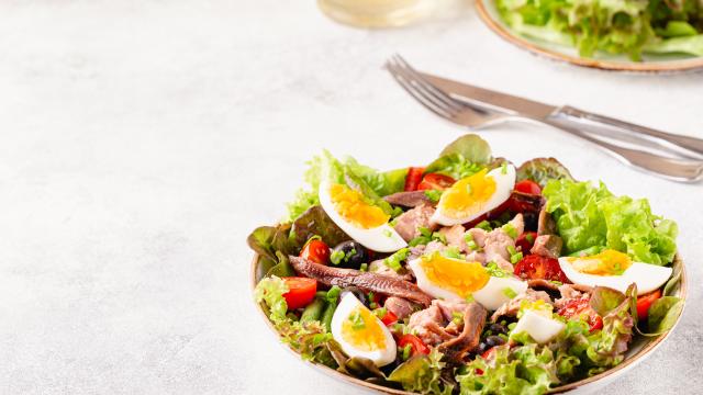 Salade niçoise traditionnelle