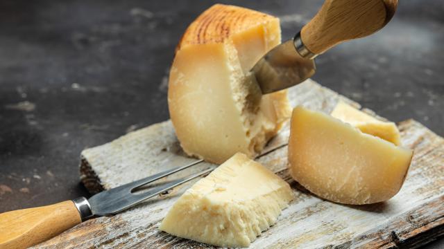 Croûte de parmesan : ne jetez surtout pas cette partie du fromage, elle peut sublimer soupes !