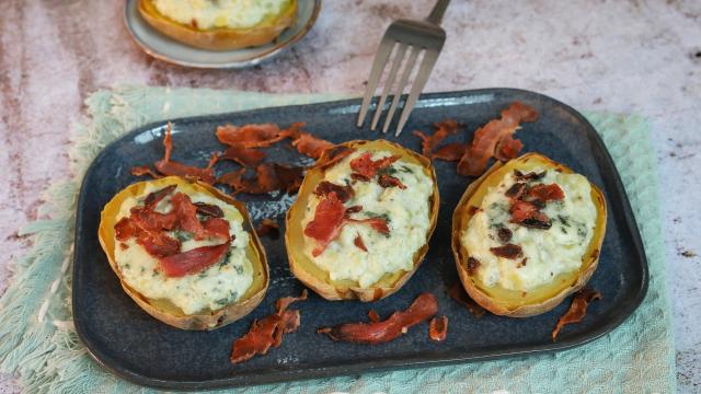 Pommes de terre farcies au Roquefort et bacon croustillant