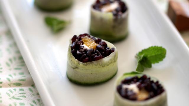 Sushis de riz noir au Caprice des Anges et à la mangue