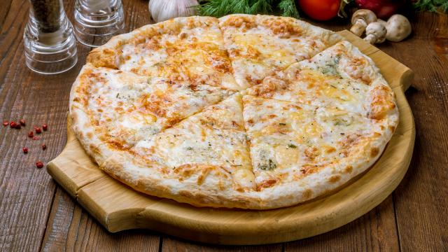 Voici le type de fromage qu’il faut éviter de mettre sur une pizza si l’on veut un résultat parfait