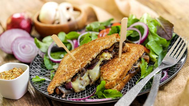 Croque-monsieur spécial automne : un ancien candidat de Top Chef dévoile sa recette inspirée de la soupe à l’oignon !