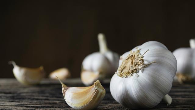 Faut-il vraiment retirer le germe de l’ail quand on le cuisine ?