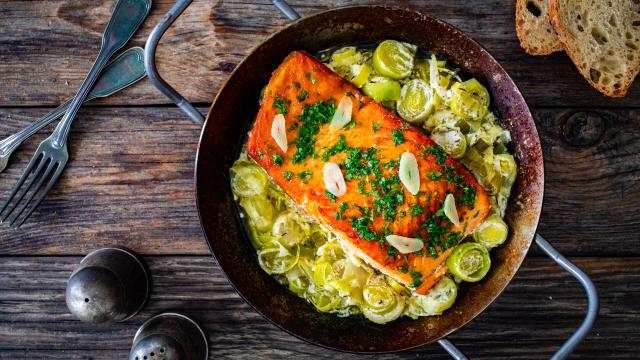 Une diététicienne partage sa recette de croque au saumon fumé et poireau, idéale pour le repas du soir !