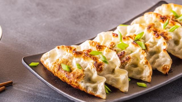 Et si vous faisiez de délicieux gyozas maison ? On vous montre comment faire !