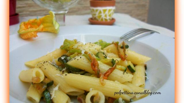 Penne rigate aux courgettes et fleurs de courgettes