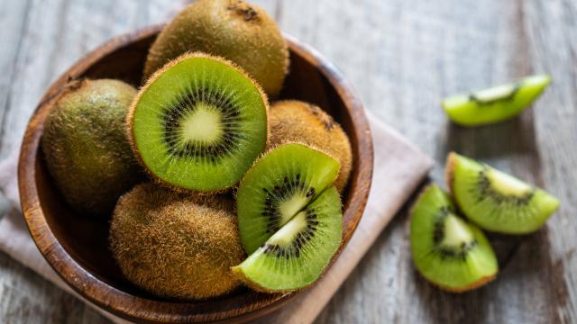 L'astuce infaillible pour faire mûrir ces kiwis trop  durs