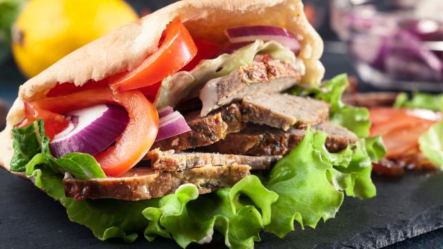 Pourquoi appelle-t-on les kebabs des sandwichs grecs ?