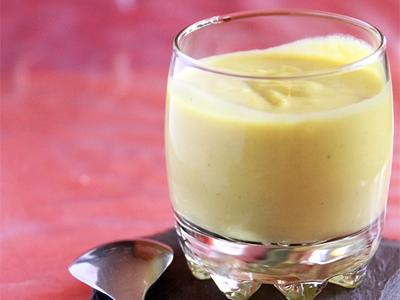 Velouté de courgette et pâtisson au curcuma