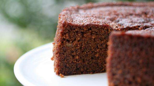 Toute votre vie, vous avez coupé vos gâteaux de la mauvaise manière. Voilà ENFIN la bonne manière