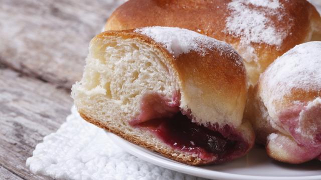 Brioche à la confiture de cerises