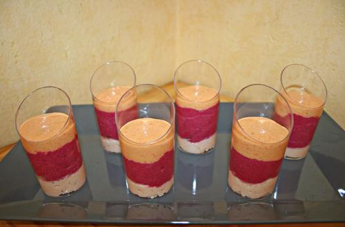 Verrine surimi, betterave, poivrons au boursin