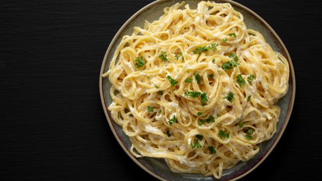 “Vous manquez de temps pour cuisiner ?” : Julie Andrieu vole à votre rescousse avec une délicieuse recette express !