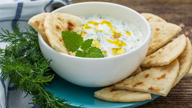 Comment préparer un tzatziki d'hiver pour un apéro de saison ?