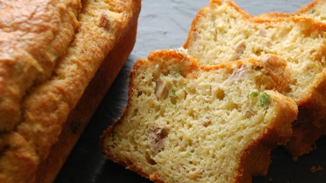 Cake au thon aux herbes aromatiques