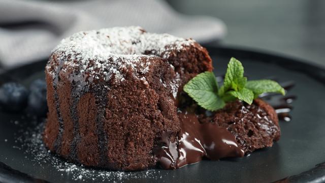 “Une recette 100% plaisir” : laissez-vous tenter par ce biscuit coulant au chocolat façon Cyril Lignac