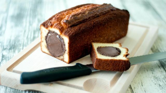 Gâteau au yaourt et cœur de glace au chocolat