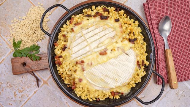 “Le reblochon, c’est le coeur de la recette” : Julie Andrieu dévoile ses secrets pour faire une bonne croziflette