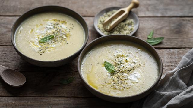 La soupe qu’il vous faut : ce velouté au céleri rave, poireau et cumin va vous aider à affronter le froid !