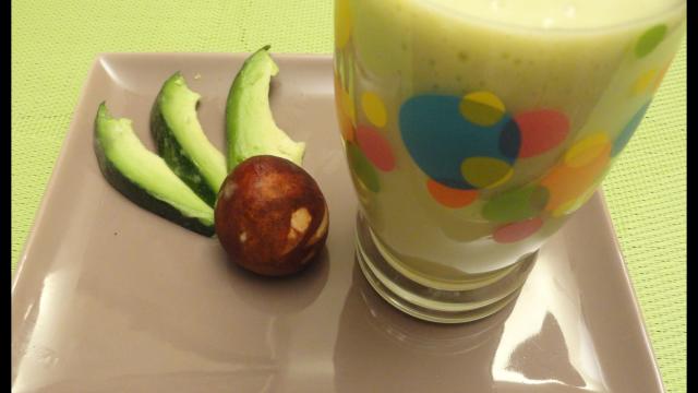 Smoothie mangue avocat et lait d'amande