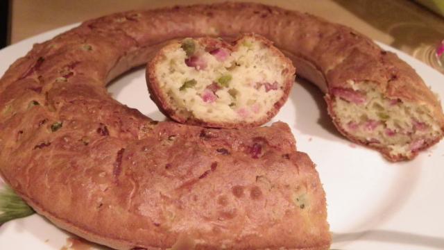 Cake jambon, petits pois, gruyère.....